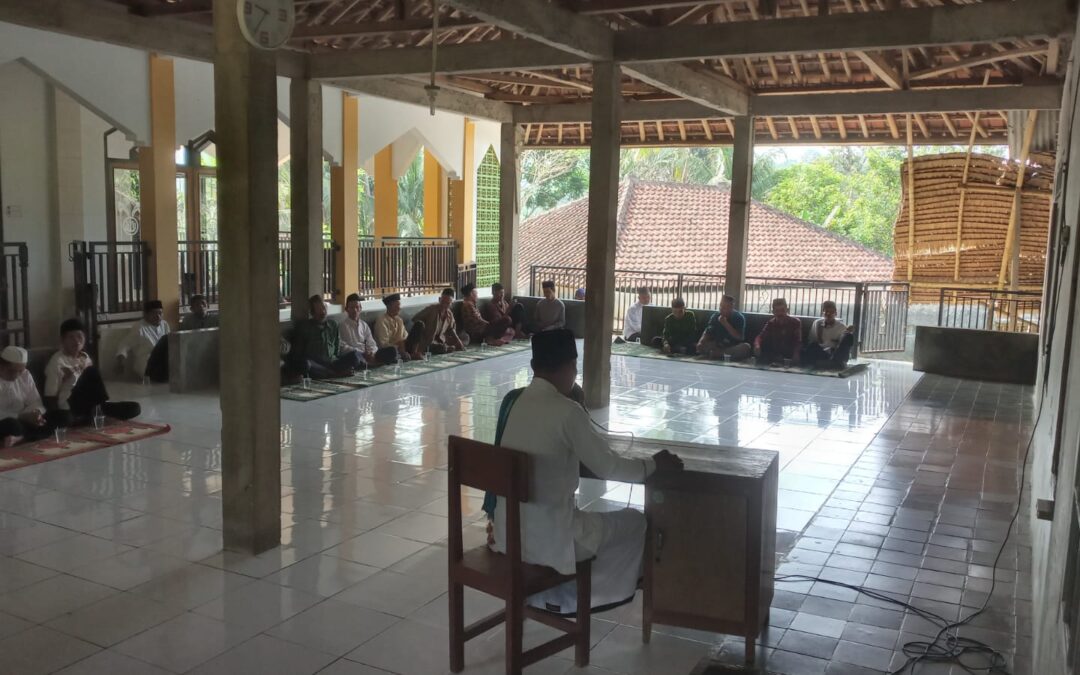 Cahaya Iman Bersinar di Pengajian Bulanan Warga Kampung Lengkongbarang Desa Tanjungbarang