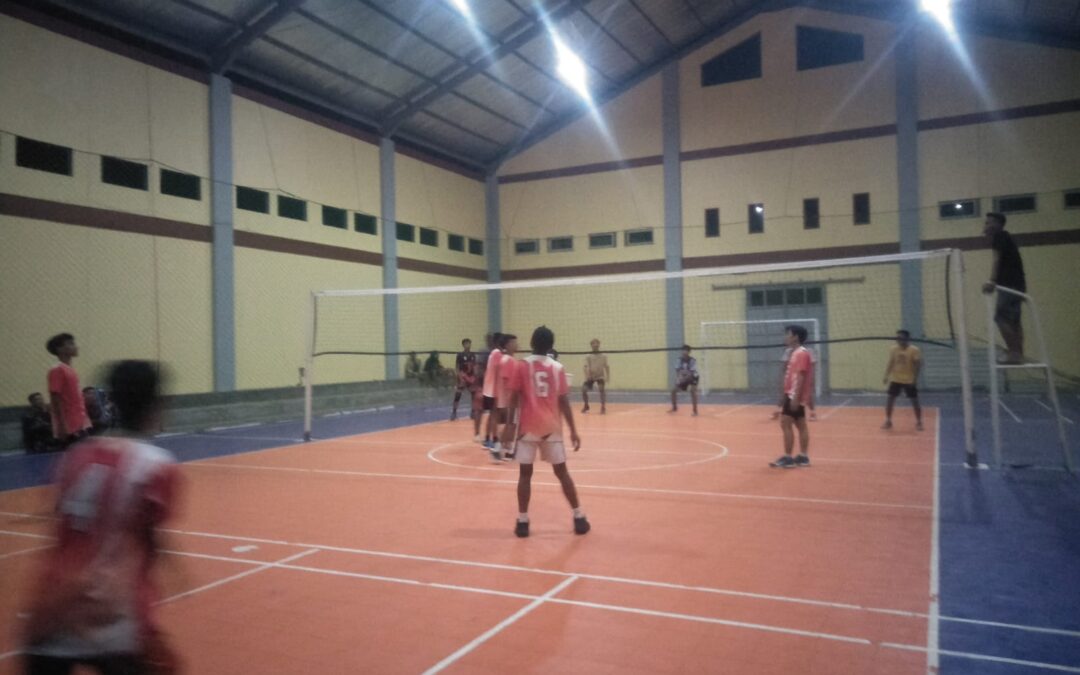 Pertempuran Sengit Kadu vs SMPN 1 Atap 2 Cikatomas di Turnamen Voli HUT RI ke-79 Desa Tanjungbarang