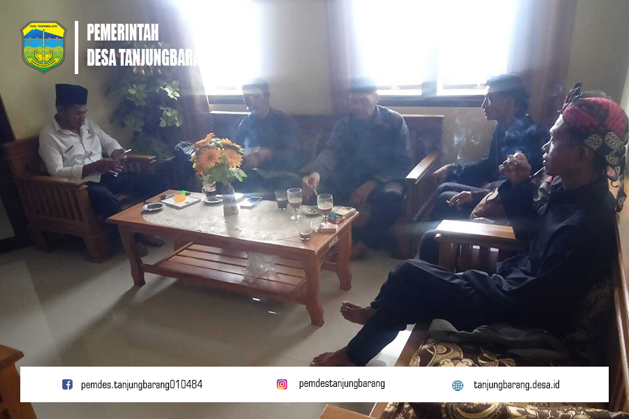 Rapat Koordinasi Pemerintah Desa Tanjungbarang dengan Pengurus Grup Calung “Lugay Jaksi”