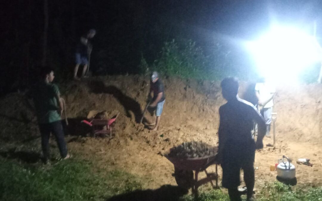 Di Balik Dinginnya Malam: Semangat Gotong Royong Warga RT.003 RW.004 yang Tak Padam
