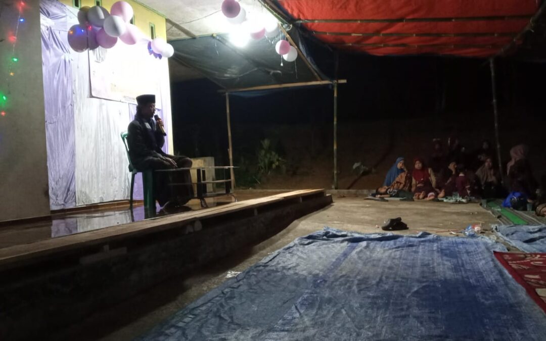 Memeluk Cinta Sang Nabi di Kaki Gunung: Warga RT.001 RW.004 Kp. Lengkongbarang Memperingati Maulid Nabi Muhammad SAW