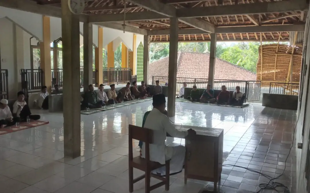 Cahaya Iman Bersinar di Pengajian Bulanan Warga Kampung Lengkongbarang Desa Tanjungbarang