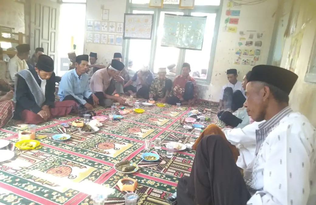 Pengajian Rutin Kampung Mekarjaya Semarak dengan Kehadiran Ustadz Sukirman dari Kp. Keboncau