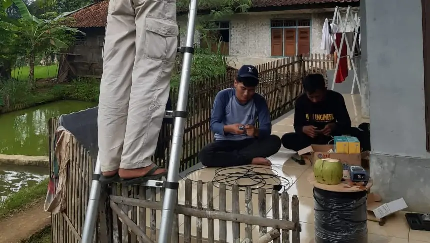 Kampung Lengkongbarang Terhubung: Transformasi Digital Desa Tanjungbarang Melalui BUMDes Nanjung Mekar Mandiri