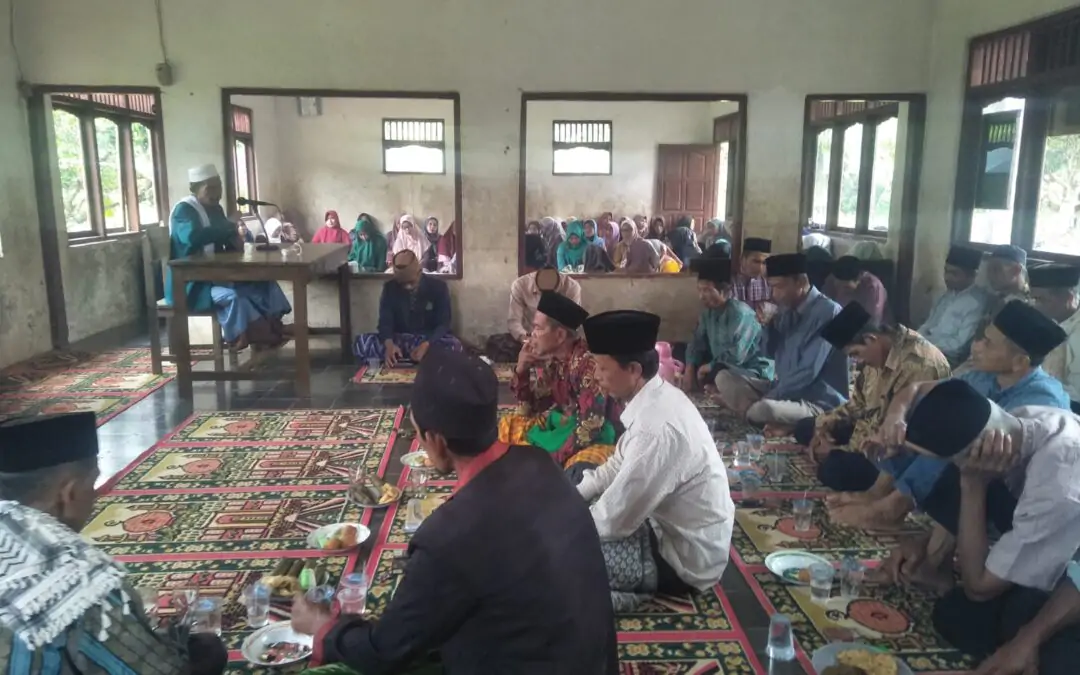 Kampung Mekarjaya, DKM Cadasbeureum – Masyarakat Kampung Mekarjaya kembali menggelar pengajian rutin bulanan
