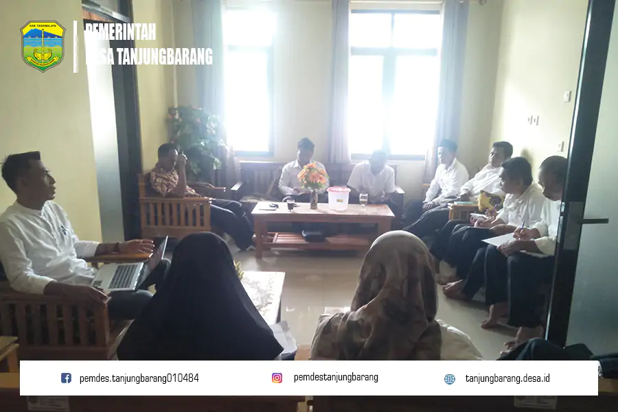 Rapat Mingguan Pemerintah Desa Tanjungbarang: Membangun Sinergi dan Tanggung Jawab