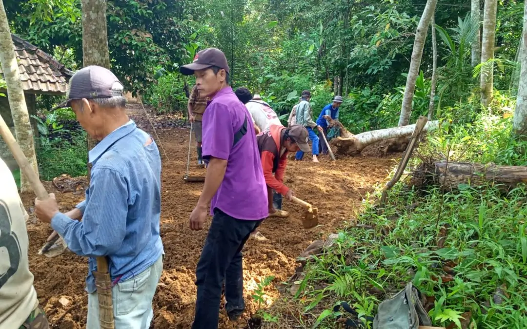 Gotong Royong di Kampung Keboncau: Lanjutan Pembukaan Akses Jalan Ciceuri – Sumberan