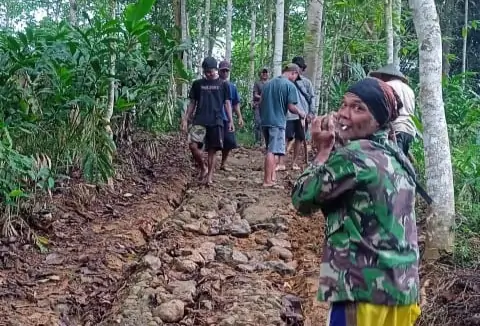 Semangat Gotong Royong: Warga Kp. Kadu Bangun Akses TPU Bagor